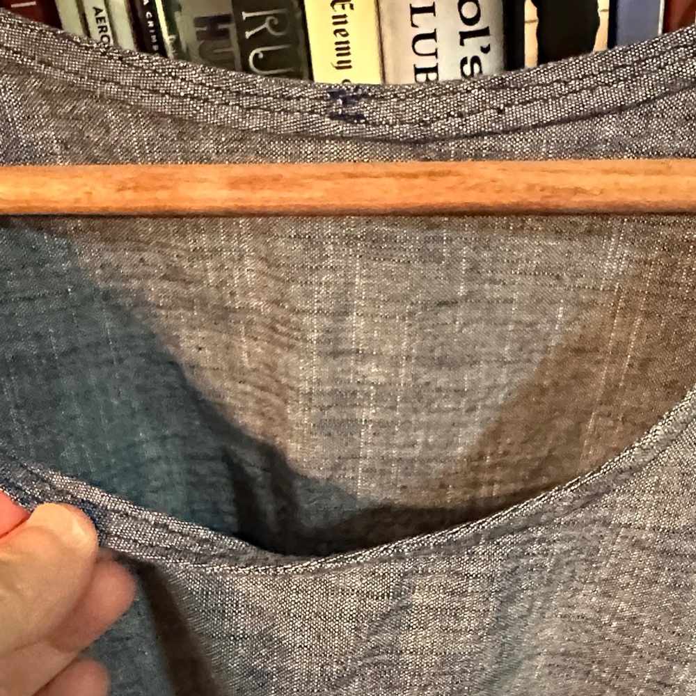 Sleeveless Blue Chambray Denim Top with Pocket - Picture 5 of 7